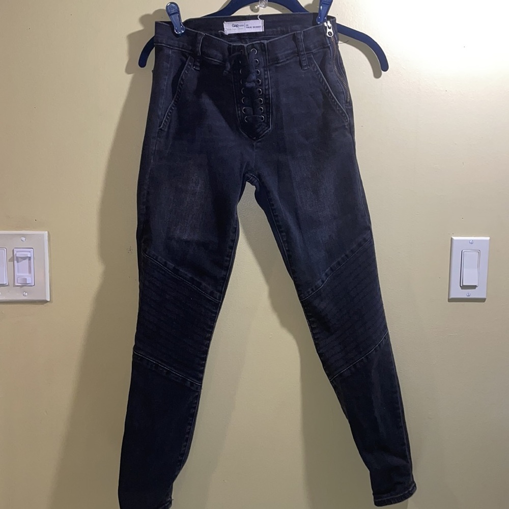 GAP BLACK CORSET‑FLY SKINNY JEANS — Stretch Denim, Modern Minimalist Fit Size 26